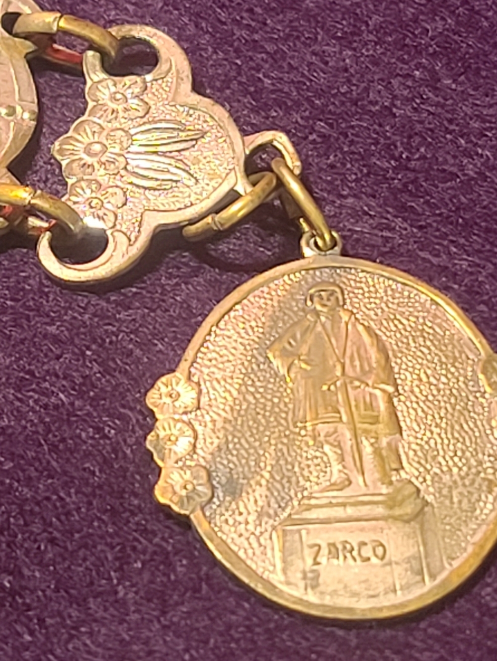 VINTAGE ZARCO -PORTUGUESE  EXPLORER- STORY SCENES PANELS FOB  BRACELET COPPER?